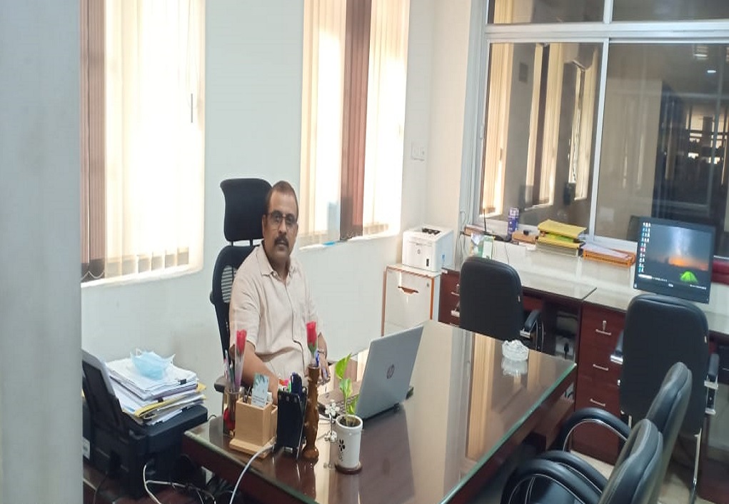 Dr. L. K. Mishra, Librarian, Faculty of Architecture (AKTU)